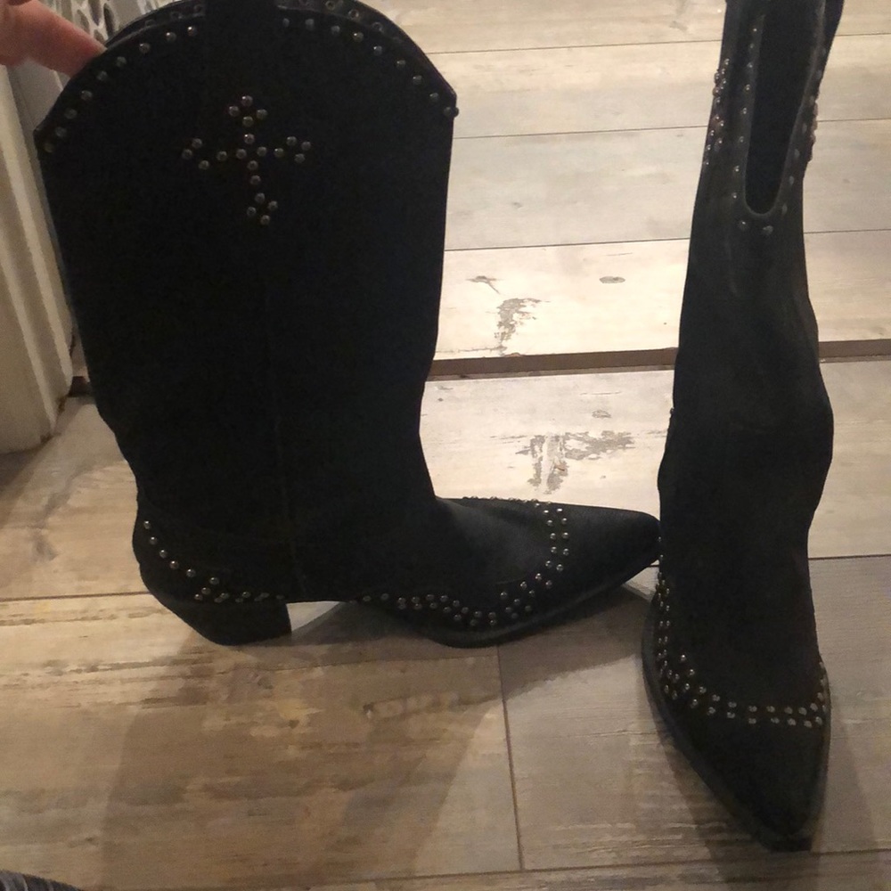 Classy cowgirl boots